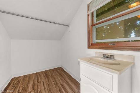 6077 Lake Avenue Elyria OH 44035