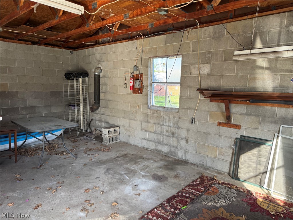 1003 Eastport Avenue Uhrichsville OH 44683