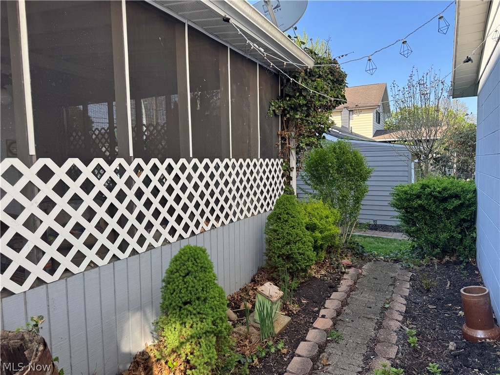 1003 Eastport Avenue Uhrichsville OH 44683