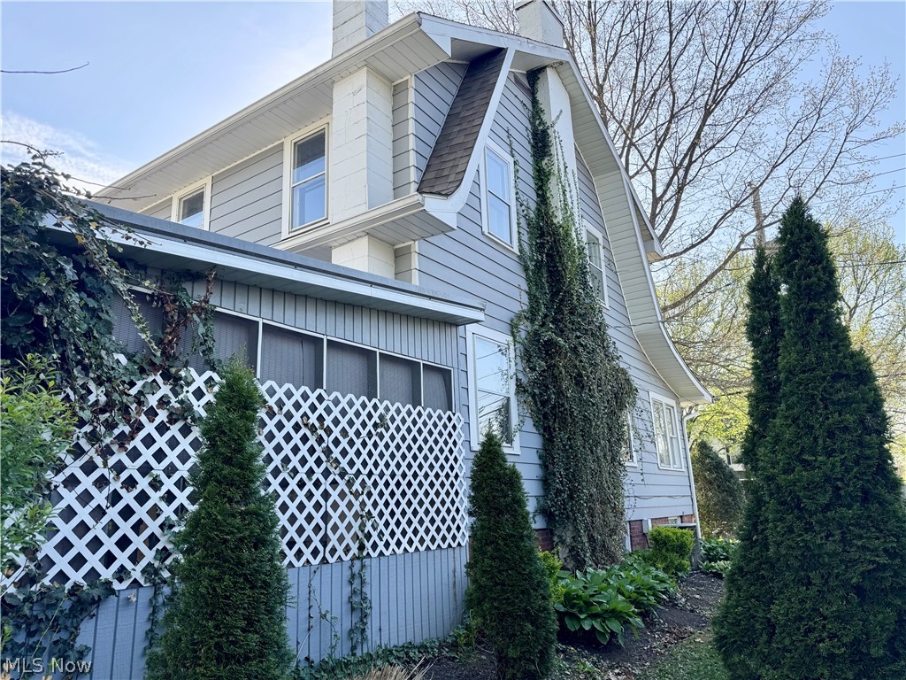 1003 Eastport Avenue Uhrichsville OH 44683