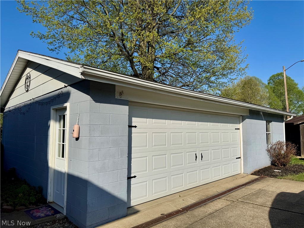 1003 Eastport Avenue Uhrichsville OH 44683