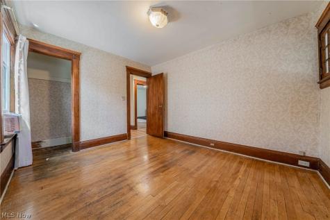 1290 Jackson Avenue Lakewood OH 44107