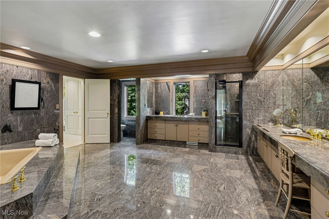 400 Hunters Hollow Drive SE Warren OH 44484