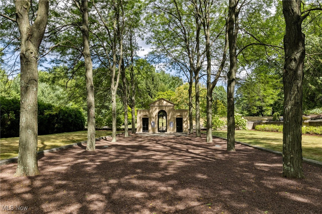 400 Hunters Hollow Drive SE Warren OH 44484