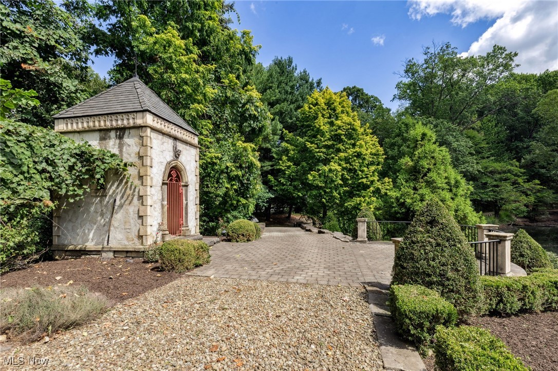 400 Hunters Hollow Drive SE Warren OH 44484