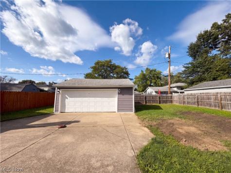 25142 Deerfield Drive North Olmsted OH 44070