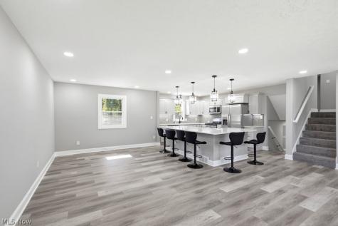 3246 E Waterloo Road Akron OH 44312