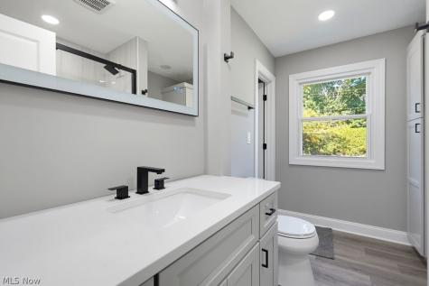 3246 E Waterloo Road Akron OH 44312