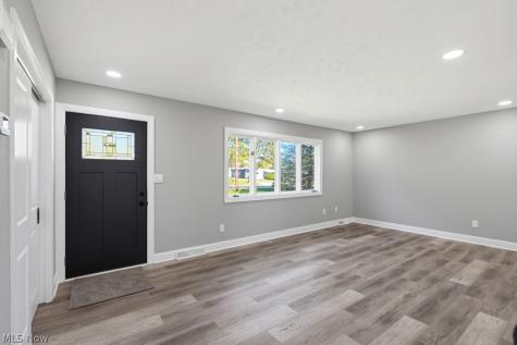 3246 E Waterloo Road Akron OH 44312