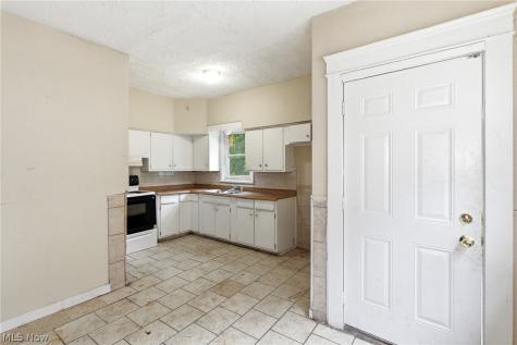 10820 Grantwood Avenue Cleveland OH 44108