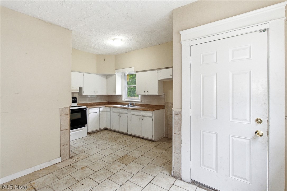 10820 Grantwood Avenue Cleveland OH 44108