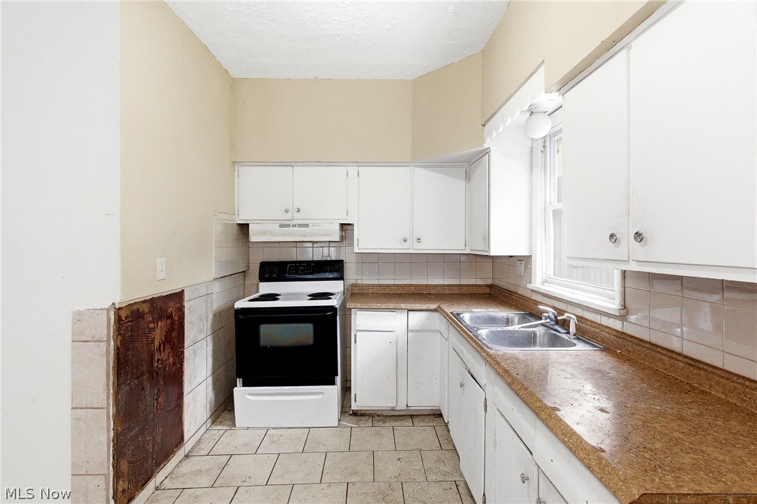 10820 Grantwood Avenue Cleveland OH 44108