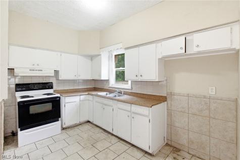 10820 Grantwood Avenue Cleveland OH 44108