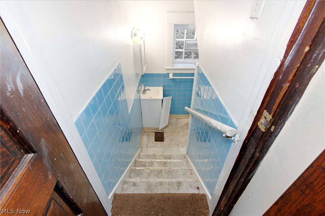 10820 Grantwood Avenue Cleveland OH 44108