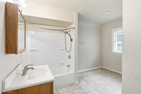 10820 Grantwood Avenue Cleveland OH 44108