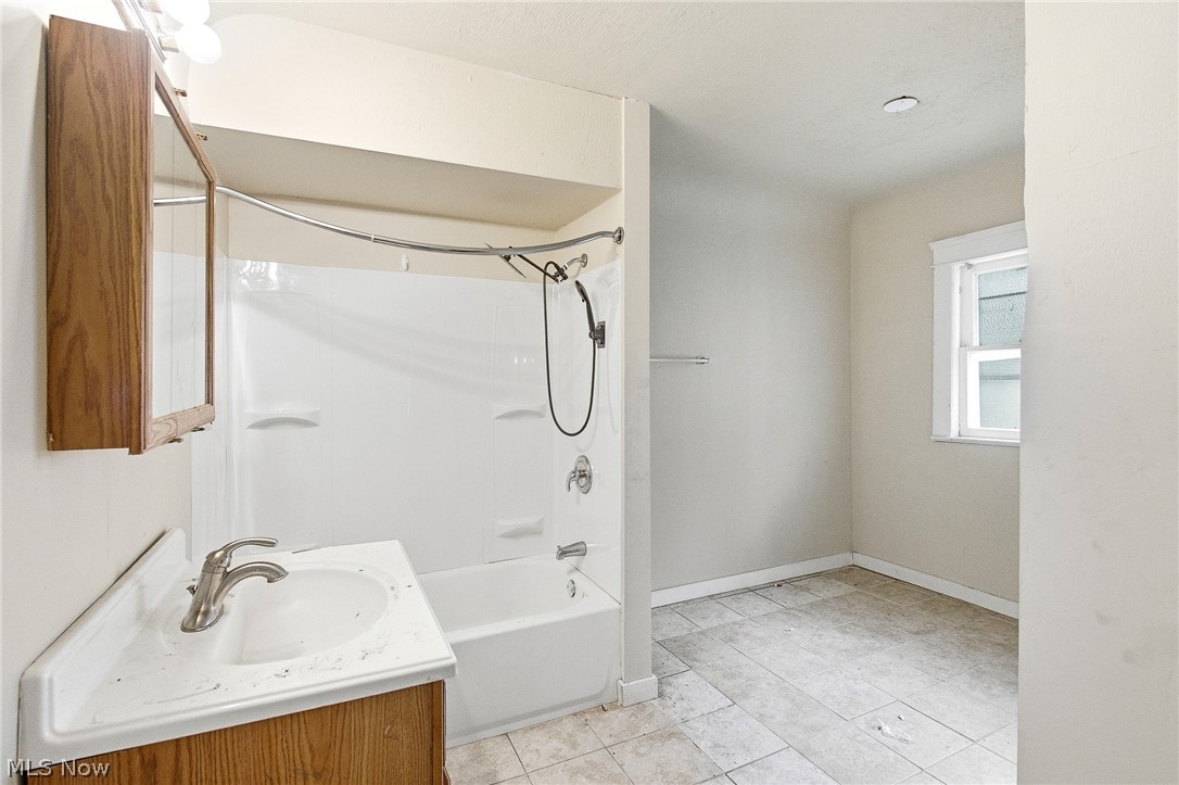 10820 Grantwood Avenue Cleveland OH 44108