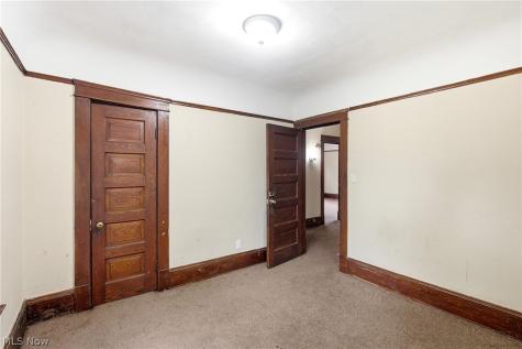 10820 Grantwood Avenue Cleveland OH 44108