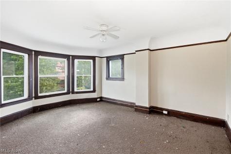 10820 Grantwood Avenue Cleveland OH 44108