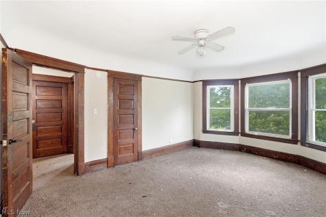 10820 Grantwood Avenue Cleveland OH 44108