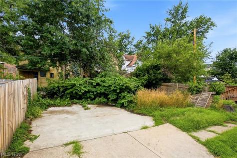 10820 Grantwood Avenue Cleveland OH 44108