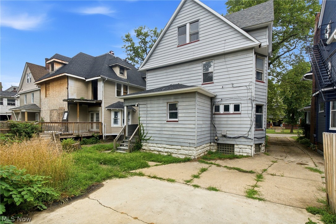 10820 Grantwood Avenue Cleveland OH 44108