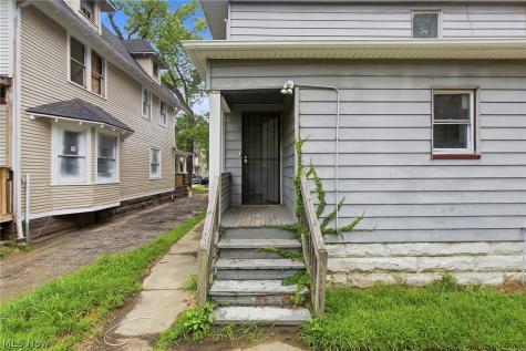 10820 Grantwood Avenue Cleveland OH 44108