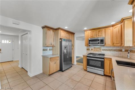 20685 Chestnut Drive Strongsville OH 44149