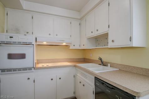 31505 Daniel Drive Willowick OH 44095
