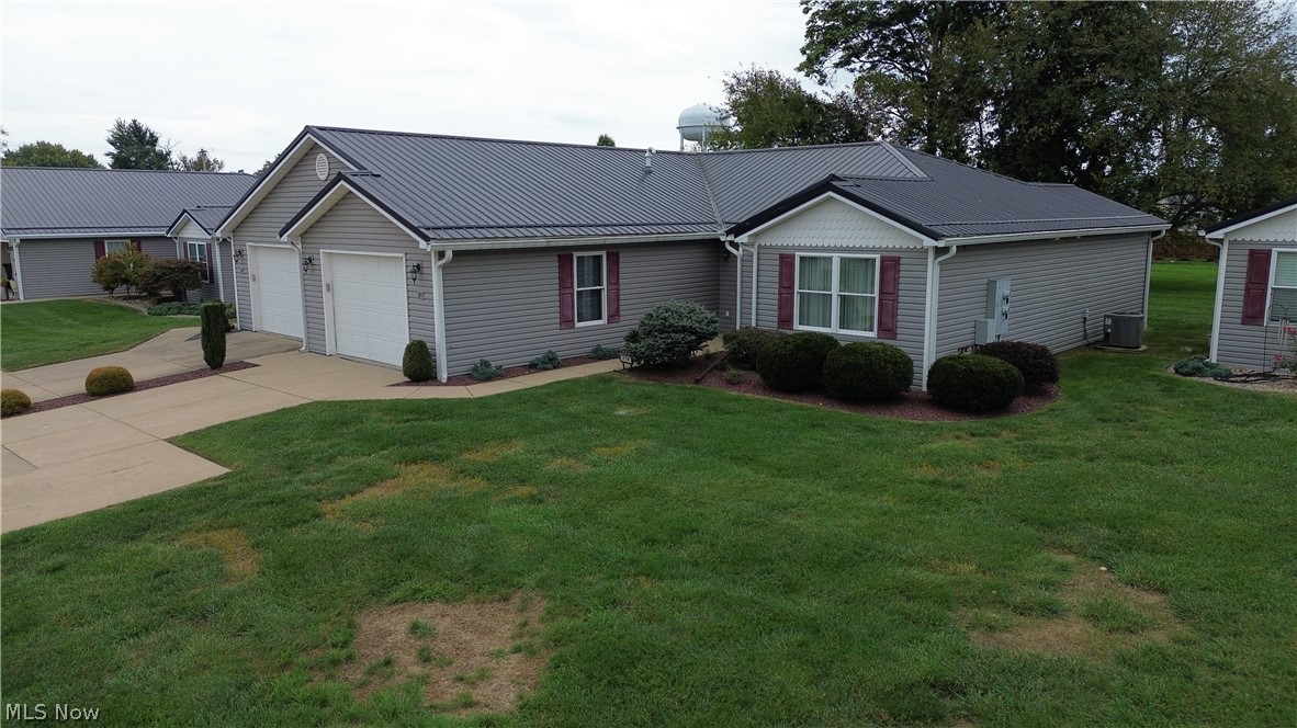 719 Oak Tree Lane Belpre OH 45714