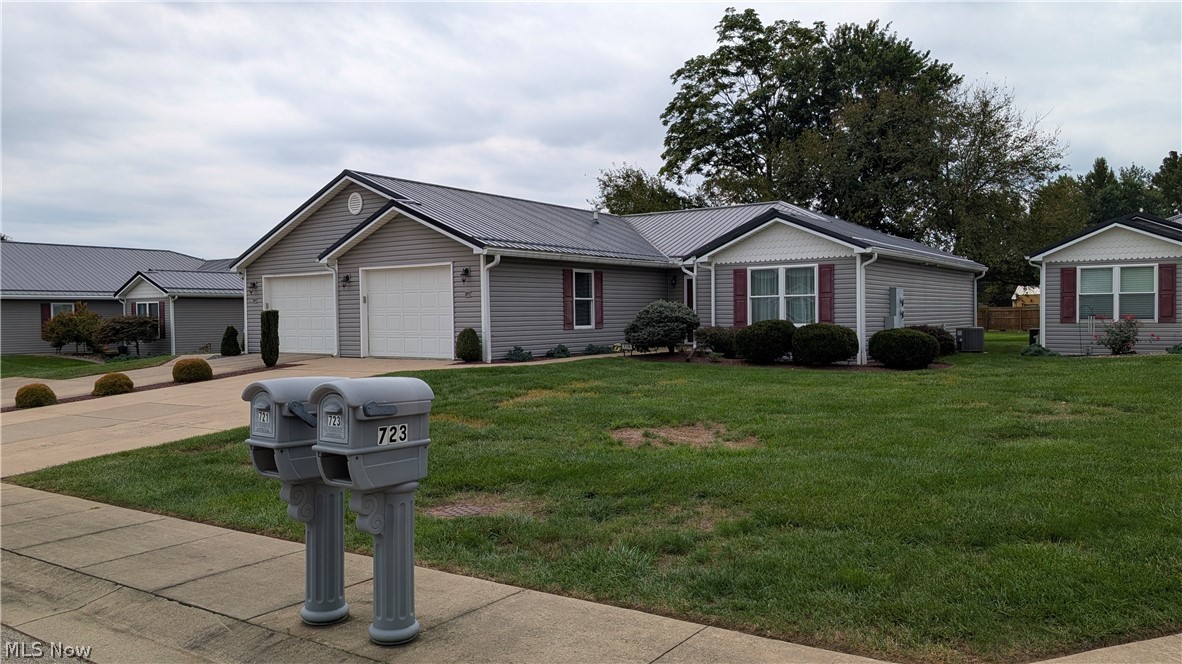 719 Oak Tree Lane Belpre OH 45714