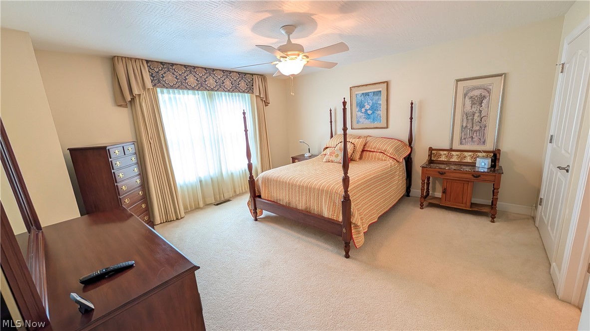 719 Oak Tree Lane Belpre OH 45714