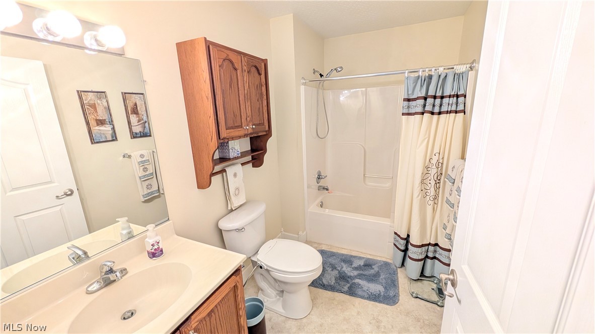 719 Oak Tree Lane Belpre OH 45714