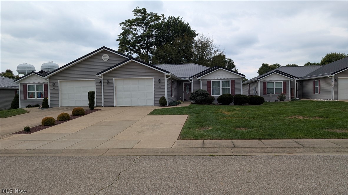 719 Oak Tree Lane Belpre OH 45714