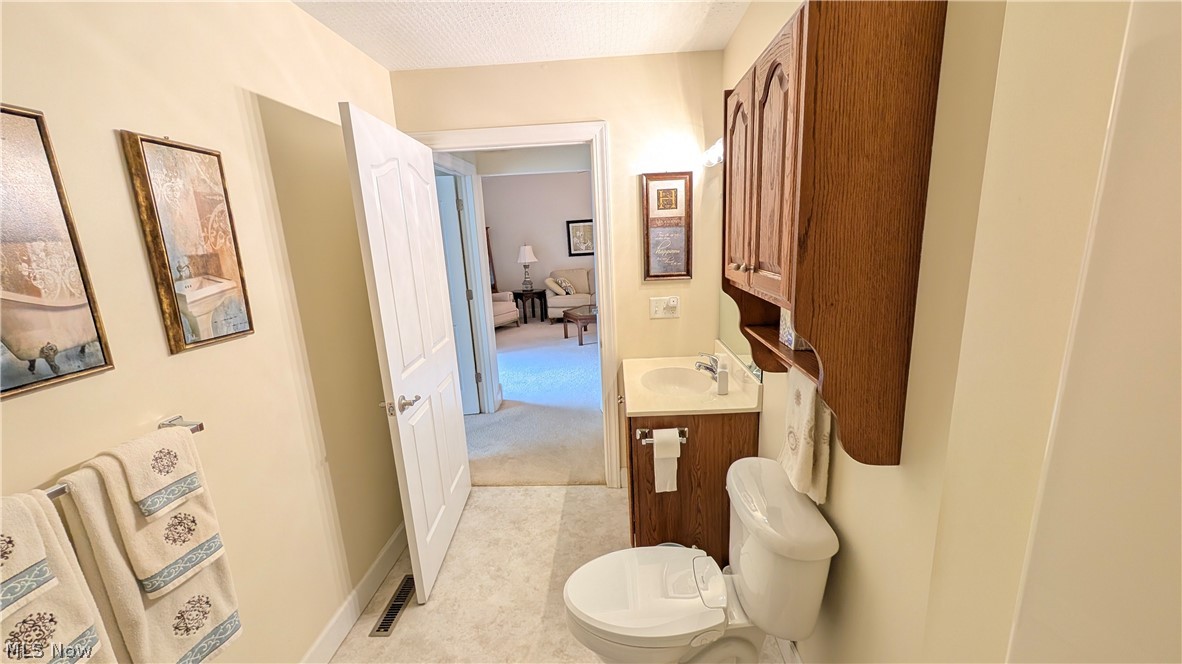 719 Oak Tree Lane Belpre OH 45714