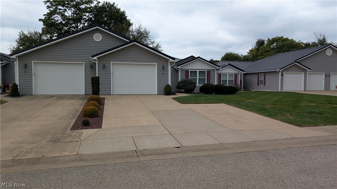 719 Oak Tree Lane Belpre OH 45714