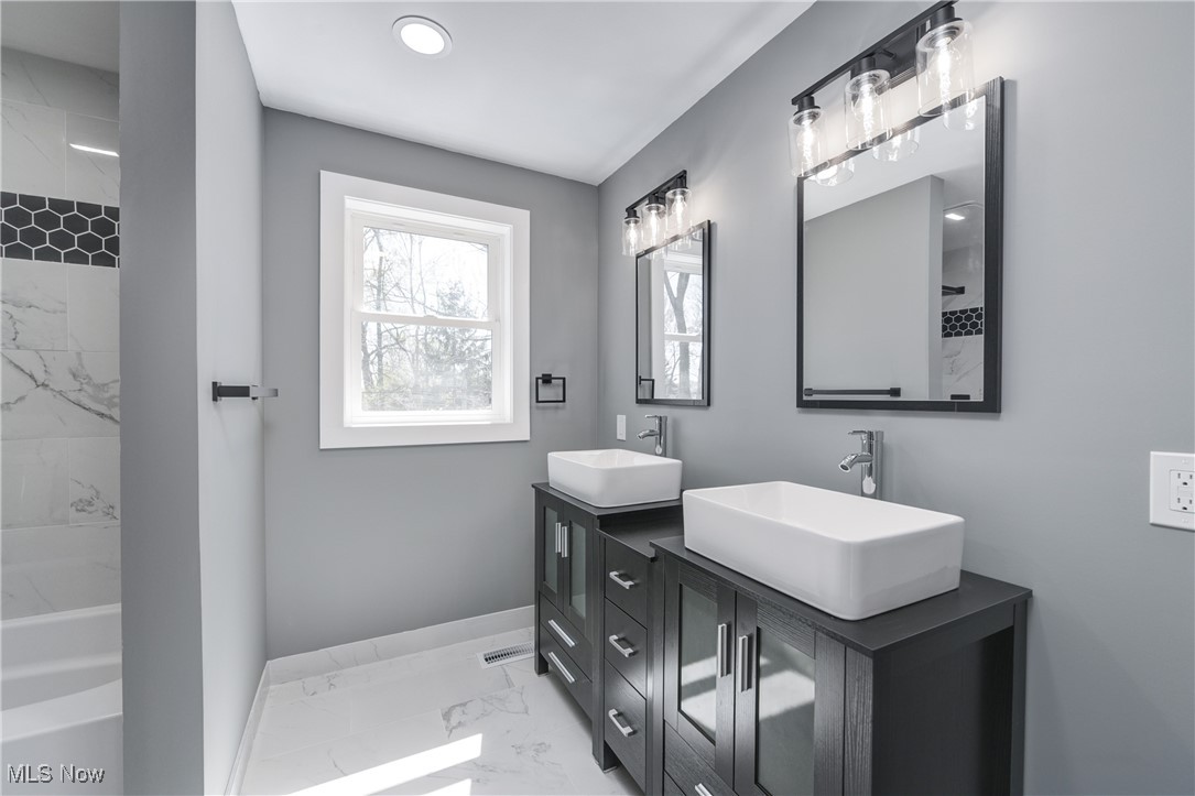 18241 Ponciana Avenue Cleveland OH 44135