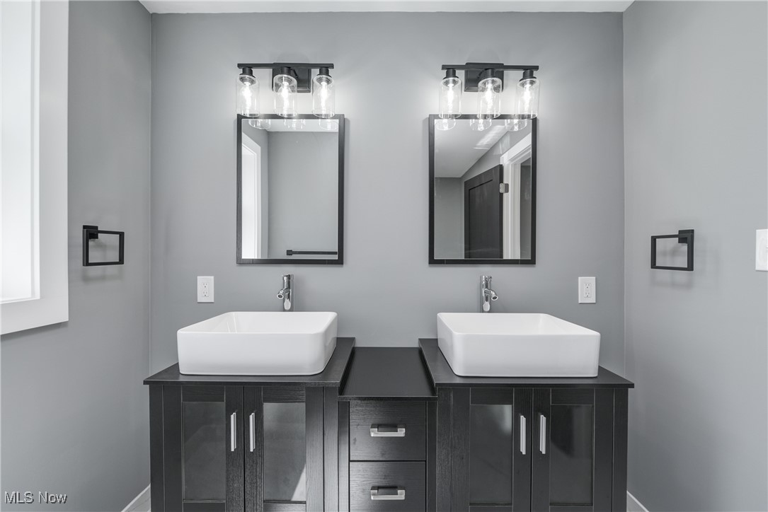 18241 Ponciana Avenue Cleveland OH 44135