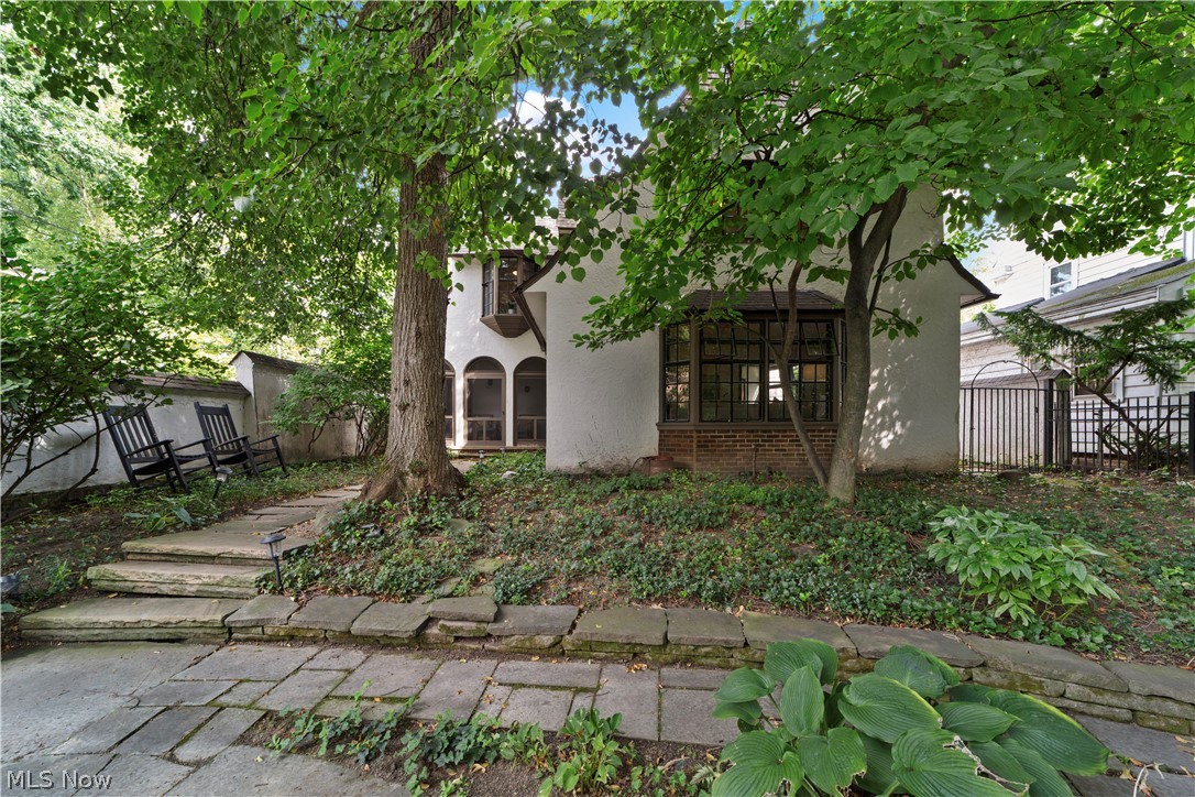 12655 Cedar Road Cleveland Heights OH 44106