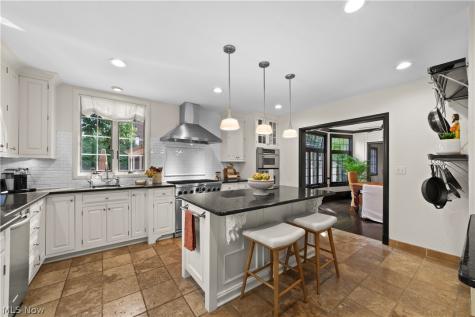 12655 Cedar Road Cleveland Heights OH 44106