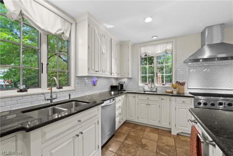 12655 Cedar Road Cleveland Heights OH 44106