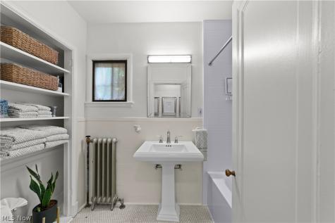 12655 Cedar Road Cleveland Heights OH 44106
