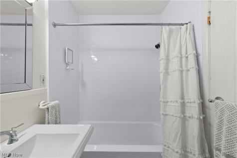 12655 Cedar Road Cleveland Heights OH 44106