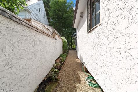 12655 Cedar Road Cleveland Heights OH 44106