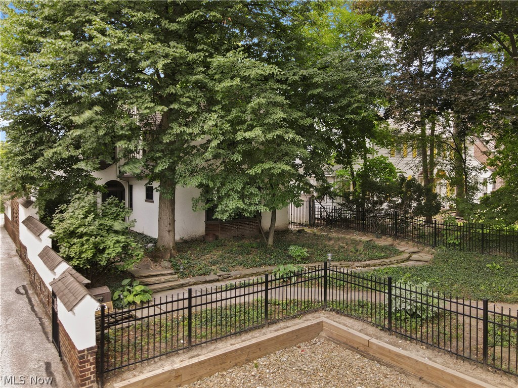 12655 Cedar Road Cleveland Heights OH 44106