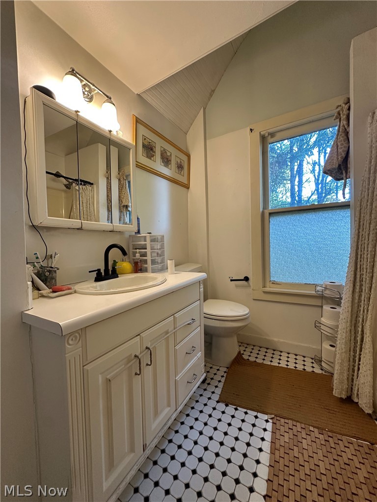 947 Woodview Road Cleveland Heights OH 44121