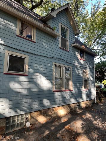 947 Woodview Road Cleveland Heights OH 44121
