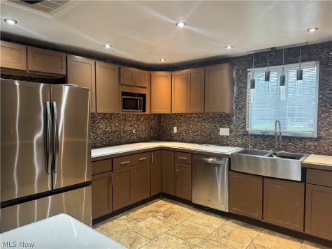 3946 Dunton Road Lorain OH 44055