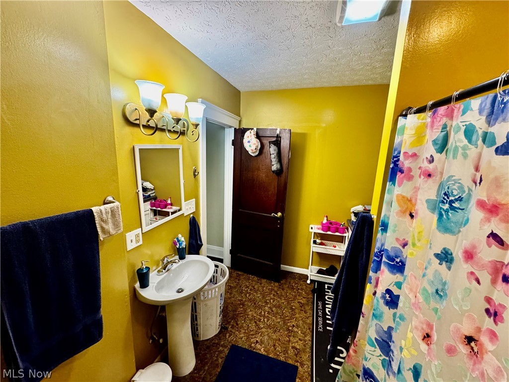 3216 W 95th Street Cleveland OH 44102