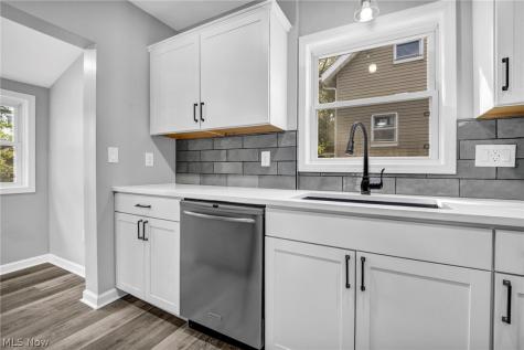 448 Allenford Street Akron OH 44314