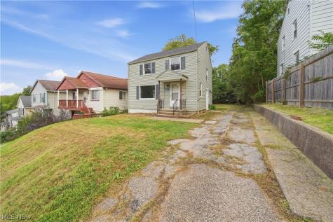 1137 Smithfarm Avenue Akron OH 44305